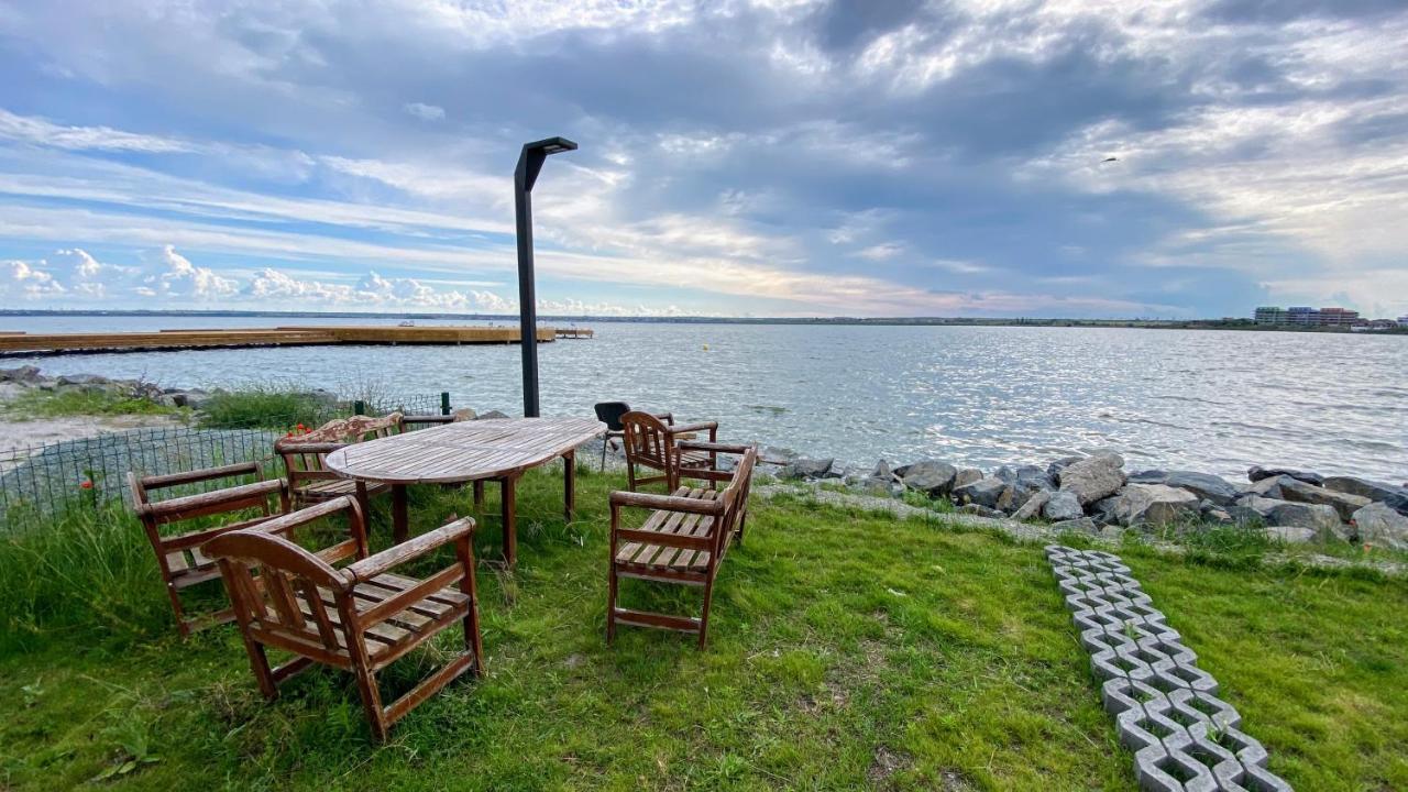 Myosotis Mamaia Studio By The Lake Lägenhet Exteriör bild